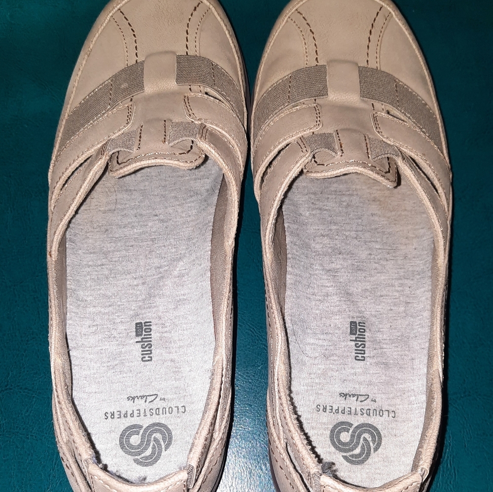 Tan Clarks Cloud Steppers